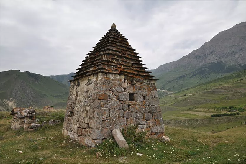 Фотография места «Склеповый некрополь с. Мизур, склепы № 1–2», 1