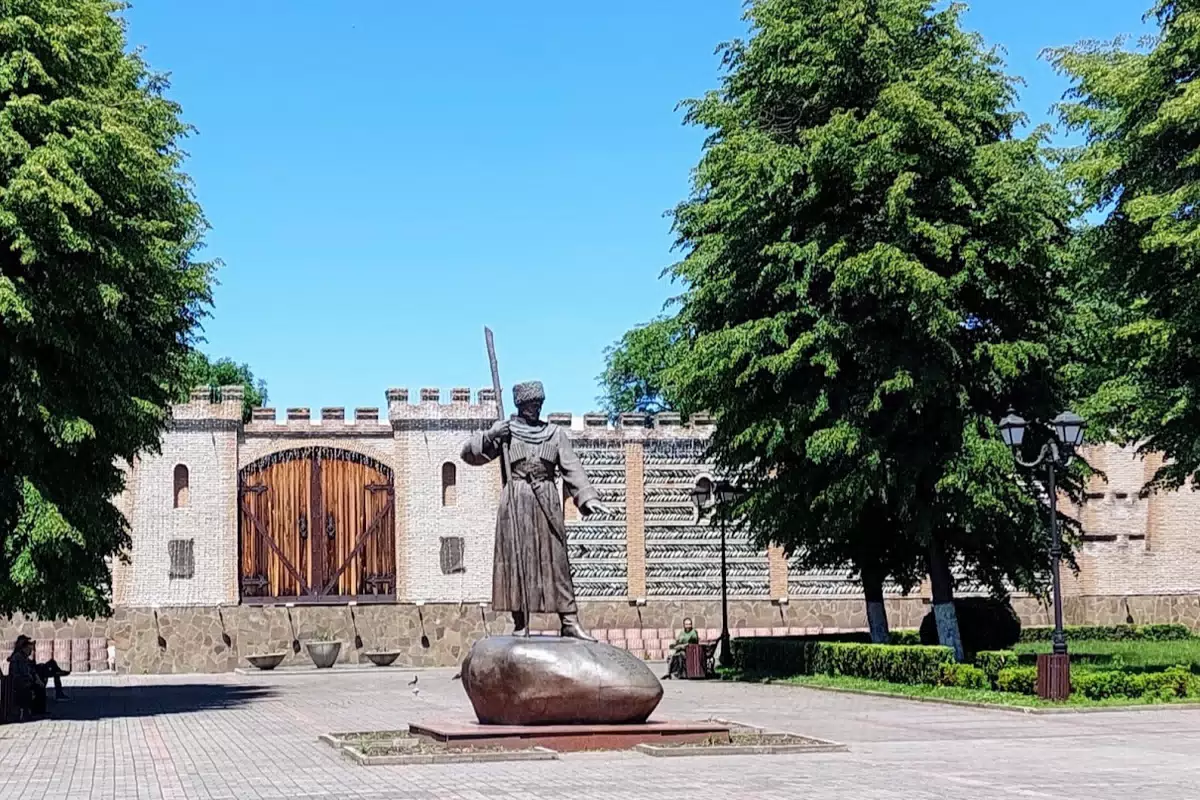 Фотография места «Памятник Дзаугу Бугулову», 1