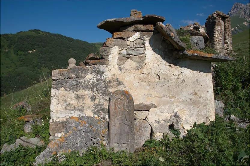 Фотография места «Склеповый некрополь с. Ход, склепы № 1, 3, 7. Склеп № 1.», 2
