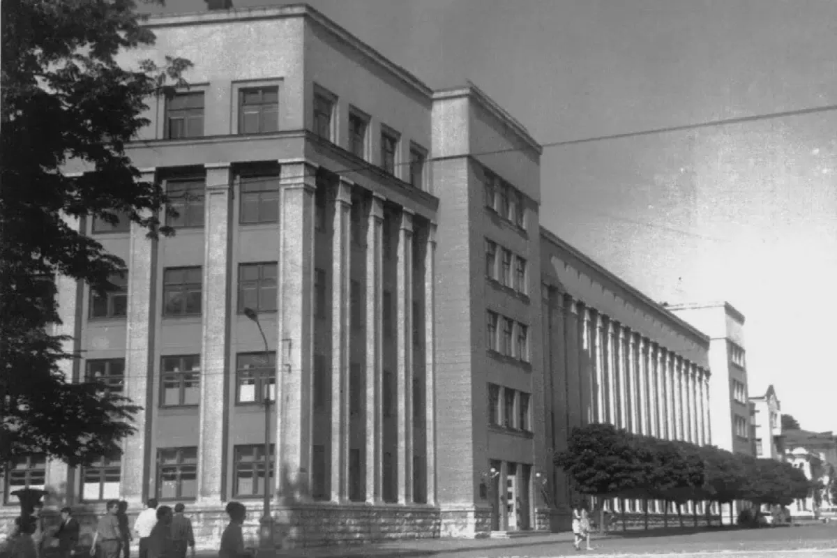 Фотография места «Здание Орджоникидзевского военного училища пограничных и внутренних войск НКВД CССР», 1