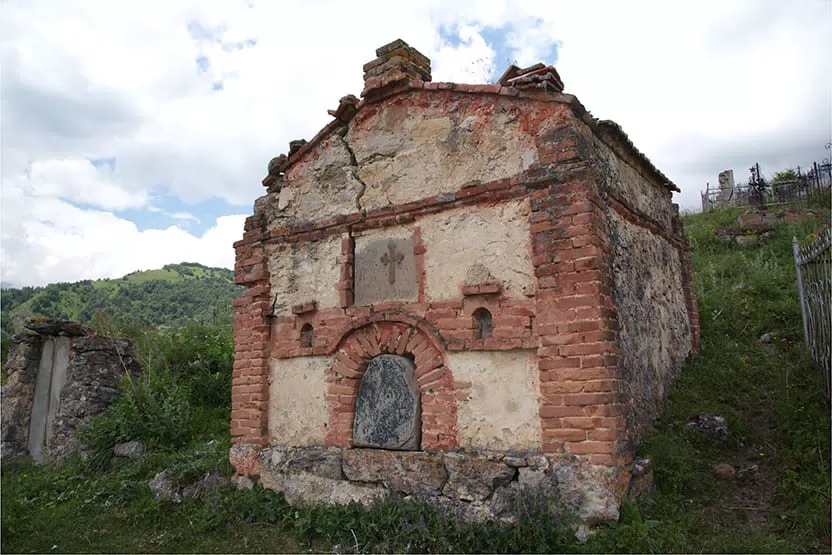 Фотография места «Склеповый некрополь с. Ход, склепы № 1, 3, 7. Склеп № 7.», 1