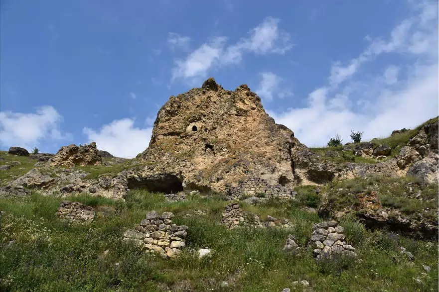 Фотография места «Наскальная крепость, с. Кадат», 1