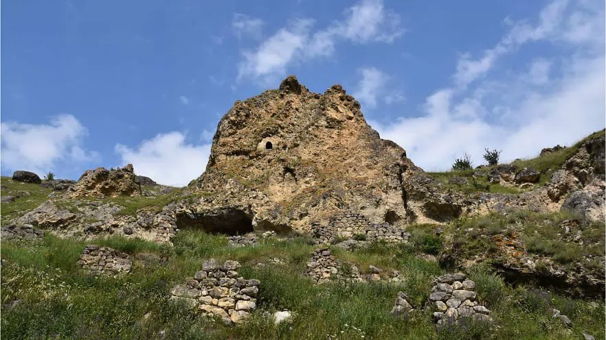 Фотография места «Наскальная крепость, с. Кадат», 1
