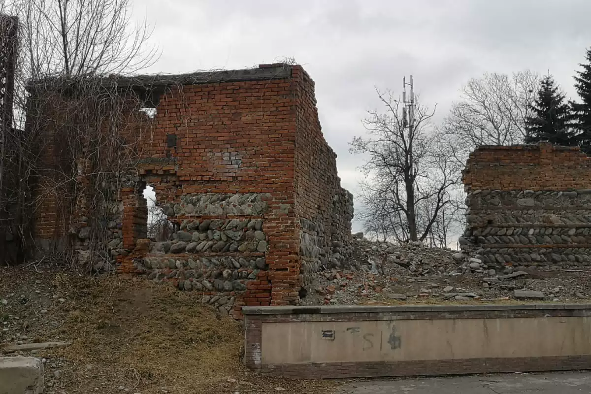 Фотография места «Фрагменты остатков стены Владикавказской крепости », 3