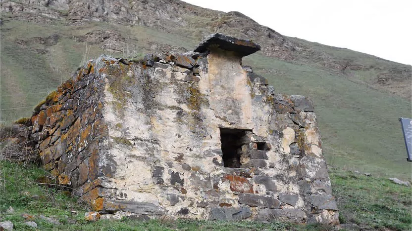 Фотография места «Склеповый некрополь с. Дунта, склеп № 2», 1