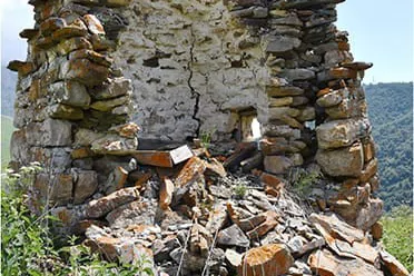 Фотография места «Склеповый некрополь с. Ход, склепы № 1, 3, 7. Склеп № 3.», 2